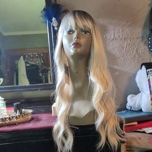 Elegant Blonde Ombre Wavy Hair Wig
